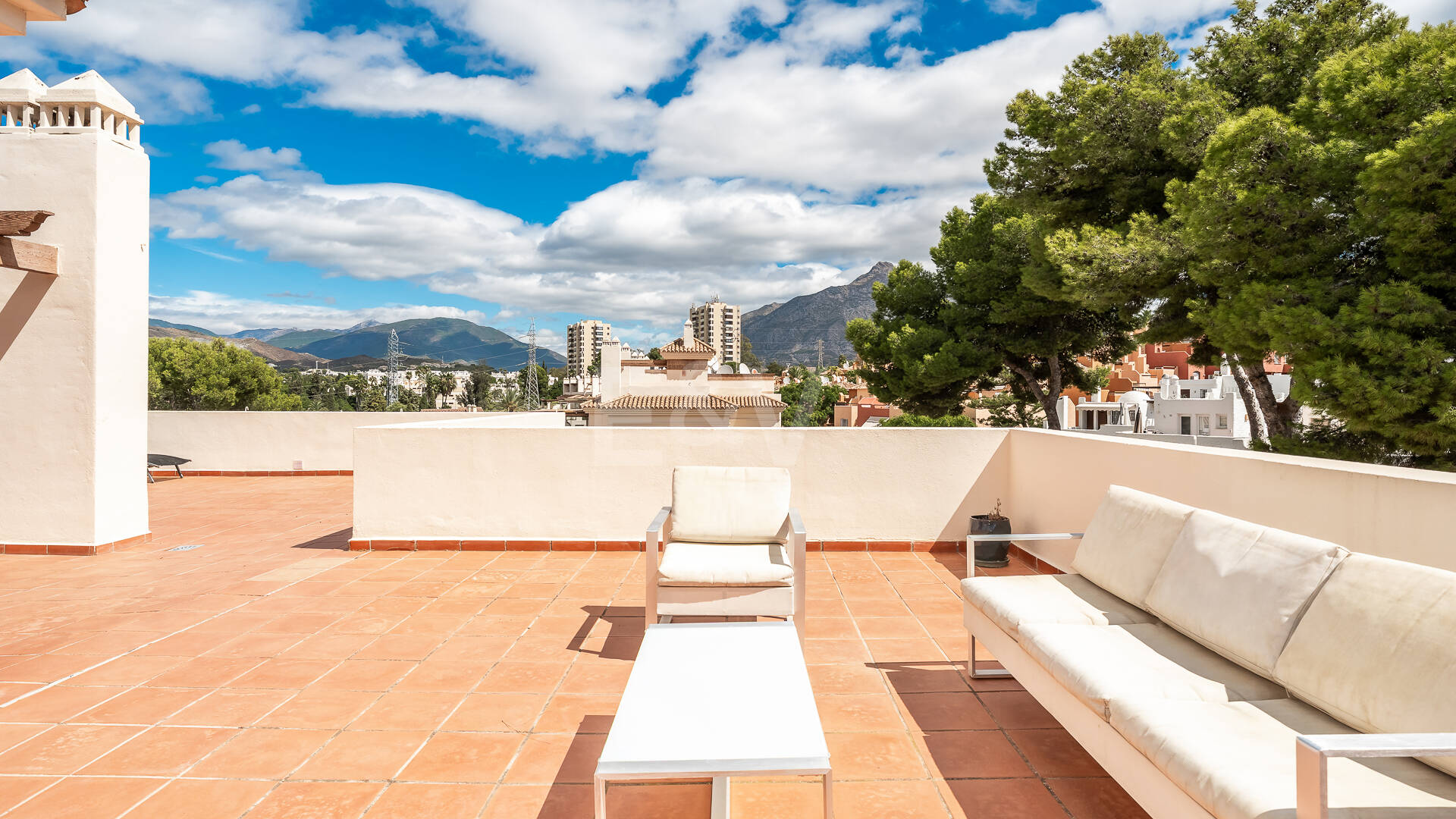 Penthouse with impressive Rooftop Solarium in Nueva Andalucía