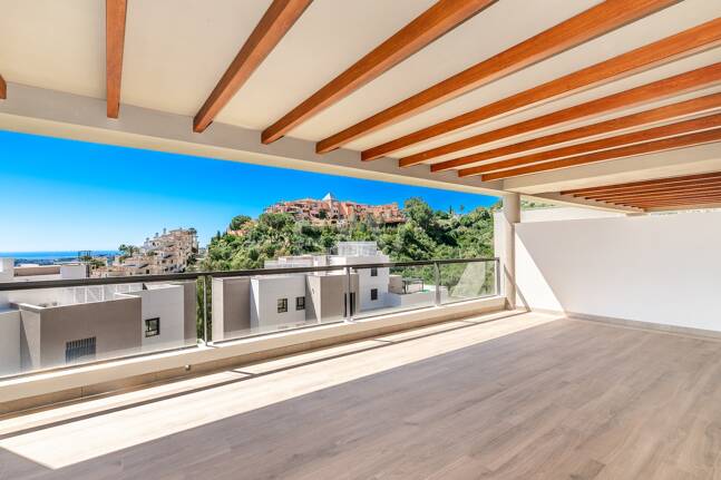 Luxury brand new apartment with open sea views