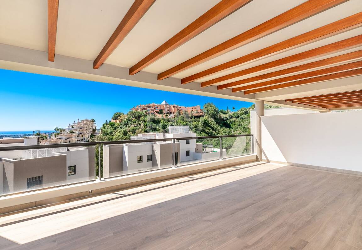 Luxury brand new apartment with open sea views