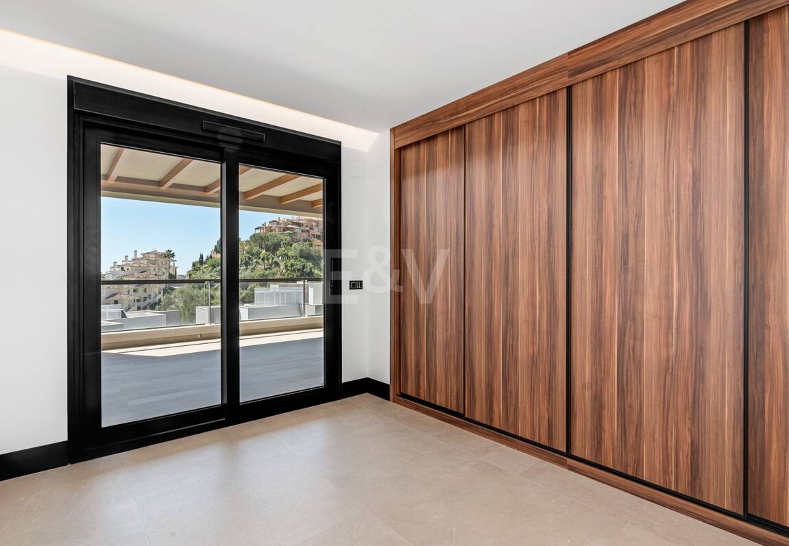 Luxury brand new apartment with open sea views