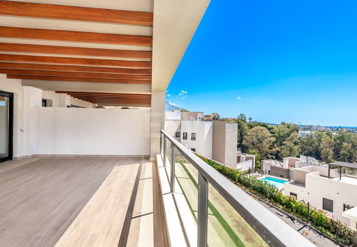 Luxury brand new apartment with open sea views