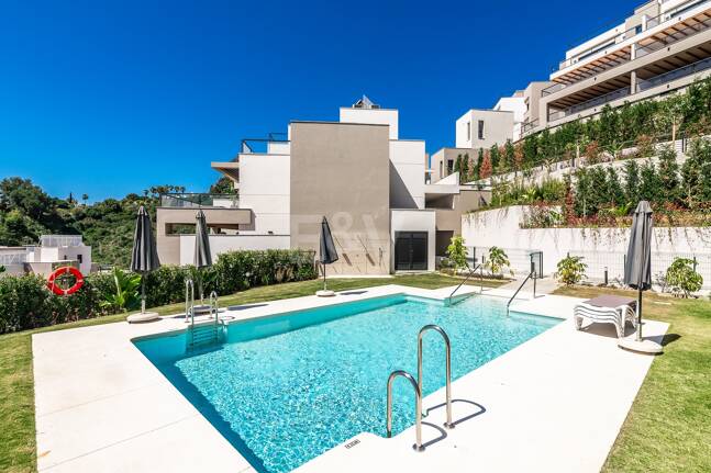 Luxury brand new apartment with open sea views