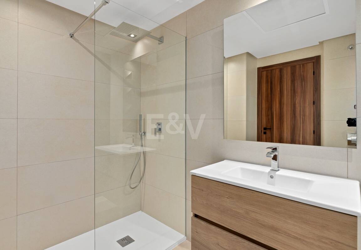 Luxury brand new apartment with open sea views