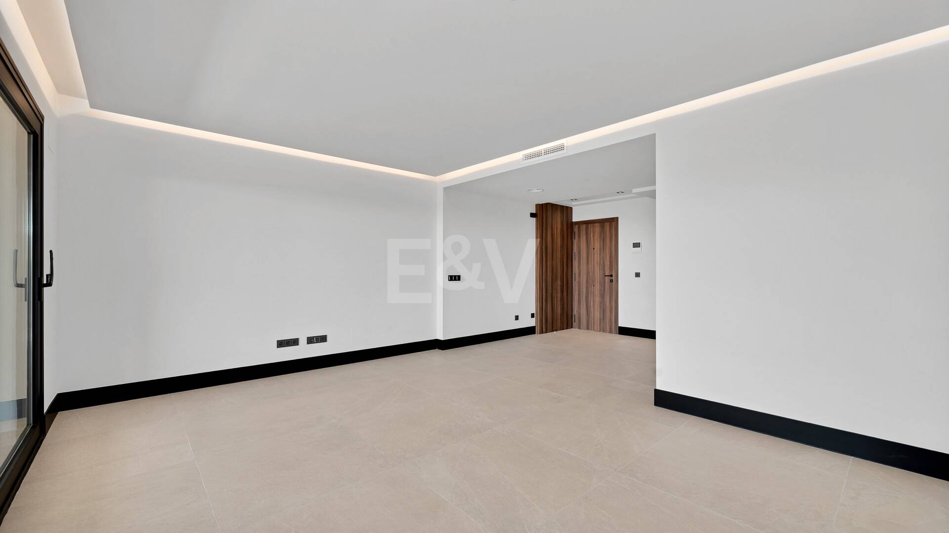 Luxury brand new apartment with open sea views