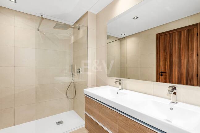 Luxury brand new apartment with open sea views