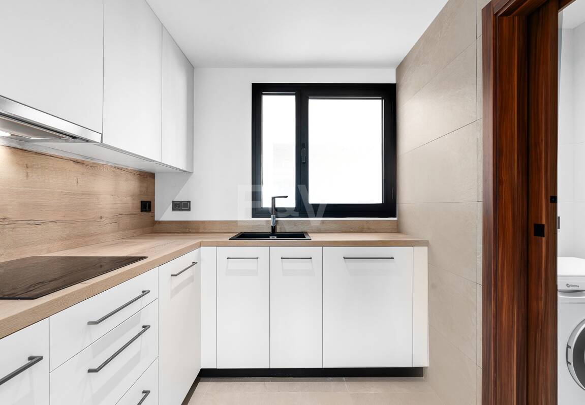 Luxury brand new apartment with open sea views