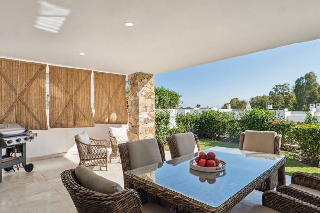 Elegantes Stadthaus auf der Golden Mile mit Dachsolarium sowie Meer- und La-Concha-Blick