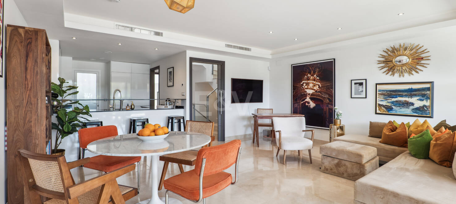 Elegantes Stadthaus auf der Golden Mile mit Dachsolarium sowie Meer- und La-Concha-Blick