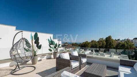 Elegant Golden Mile Townhouse with Rooftop Solarium, Sea & La Concha Views