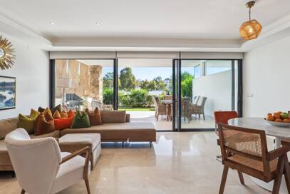 Elegantes Stadthaus auf der Golden Mile mit Dachsolarium sowie Meer- und La-Concha-Blick