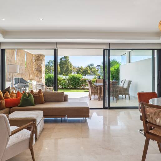 Elegantes Stadthaus auf der Golden Mile mit Dachsolarium sowie Meer- und La-Concha-Blick