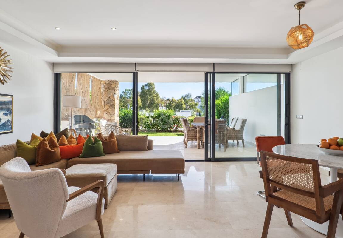 Elegantes Stadthaus auf der Golden Mile mit Dachsolarium sowie Meer- und La-Concha-Blick