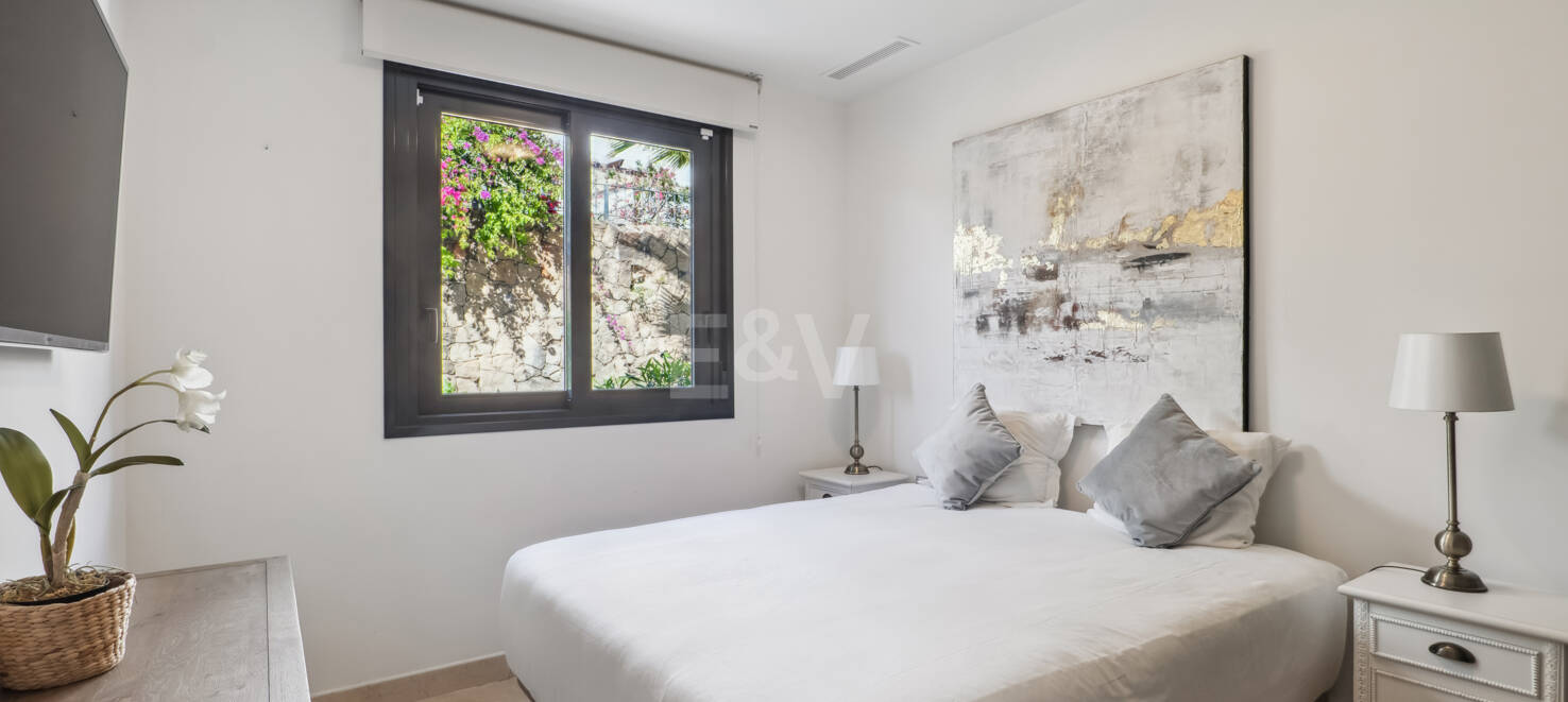 Elegantes Stadthaus auf der Golden Mile mit Dachsolarium sowie Meer- und La-Concha-Blick