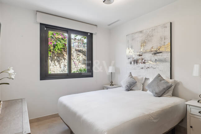 Elegantes Stadthaus auf der Golden Mile mit Dachsolarium sowie Meer- und La-Concha-Blick