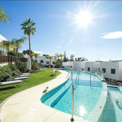 Elegantes Stadthaus auf der Golden Mile mit Dachsolarium sowie Meer- und La-Concha-Blick