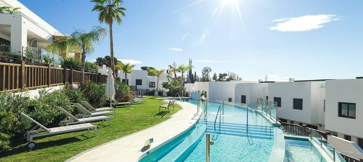 Elegantes Stadthaus auf der Golden Mile mit Dachsolarium sowie Meer- und La-Concha-Blick
