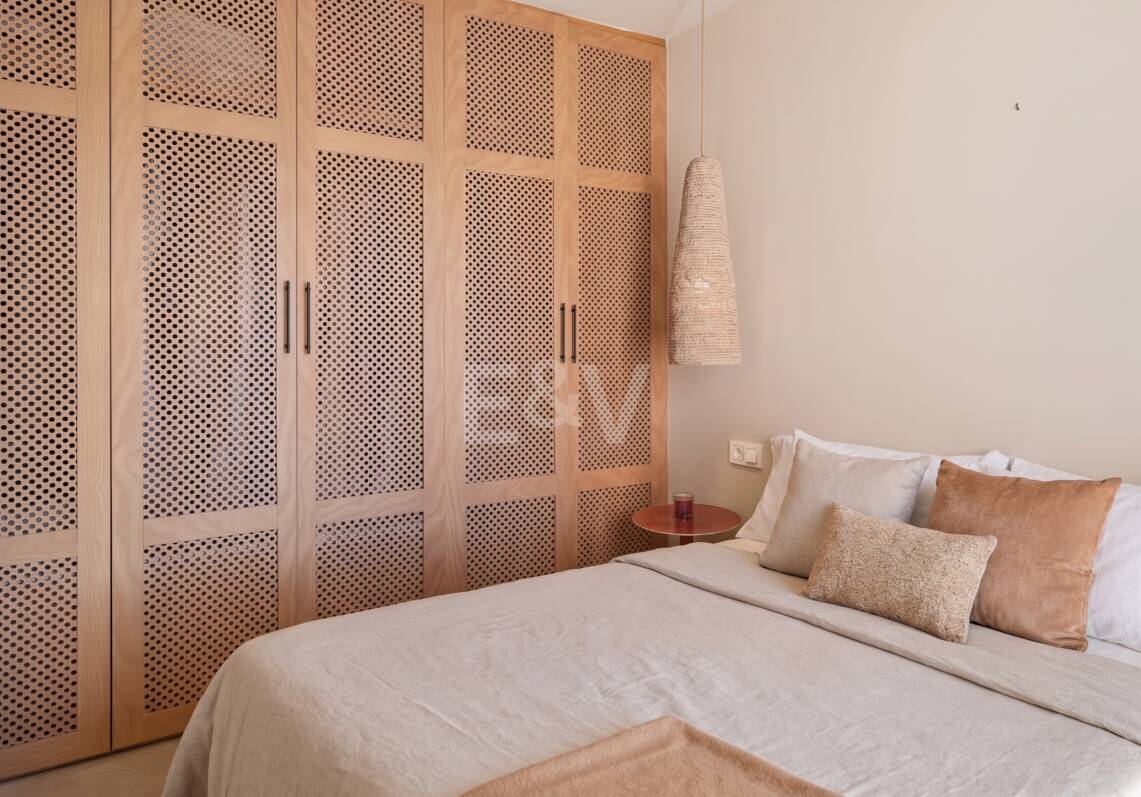 Preciosa villa de auténtico estilo ibicenco en Elviria, al este de Marbella