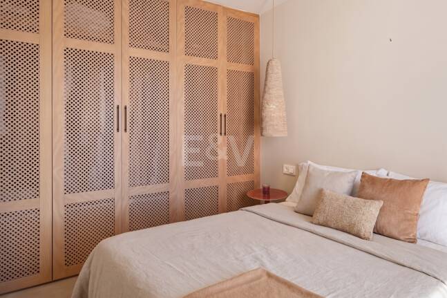 Preciosa villa de auténtico estilo ibicenco en Elviria, al este de Marbella