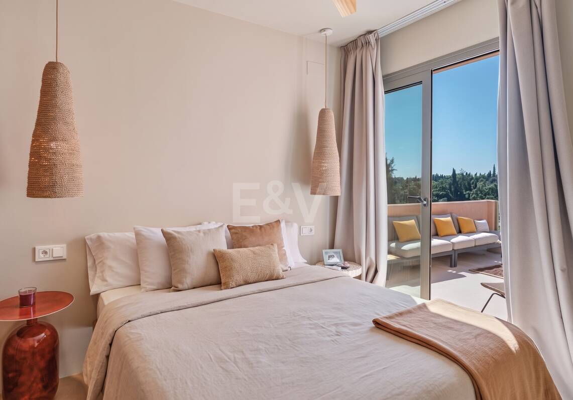Preciosa villa de auténtico estilo ibicenco en Elviria, al este de Marbella