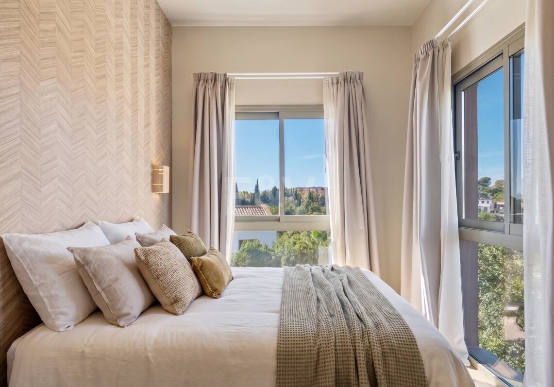 Preciosa villa de auténtico estilo ibicenco en Elviria, al este de Marbella