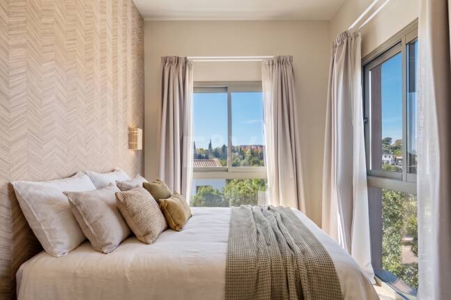 Preciosa villa de auténtico estilo ibicenco en Elviria, al este de Marbella