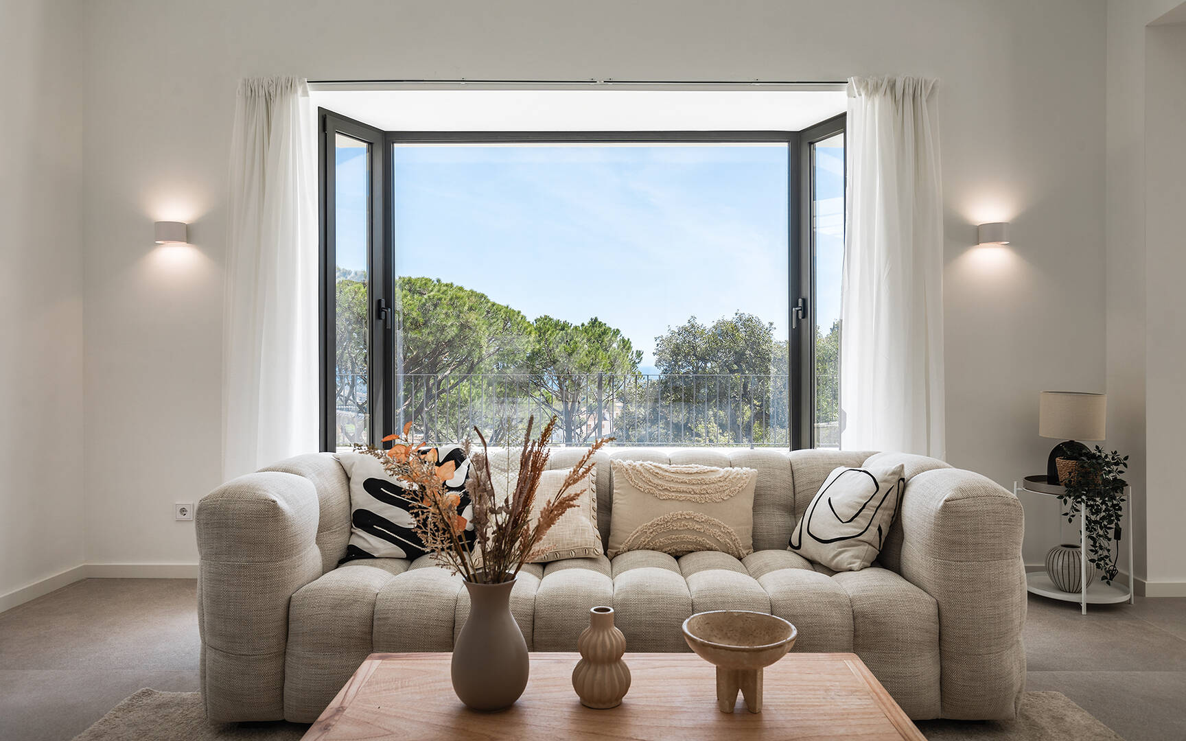 Exquisit modernisierte Luxusvilla mit Meerblick