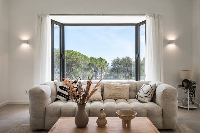 Exquisit modernisierte Luxusvilla mit Meerblick