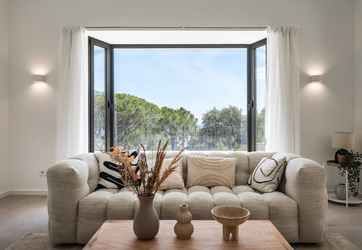 Exquisit modernisierte Luxusvilla mit Meerblick