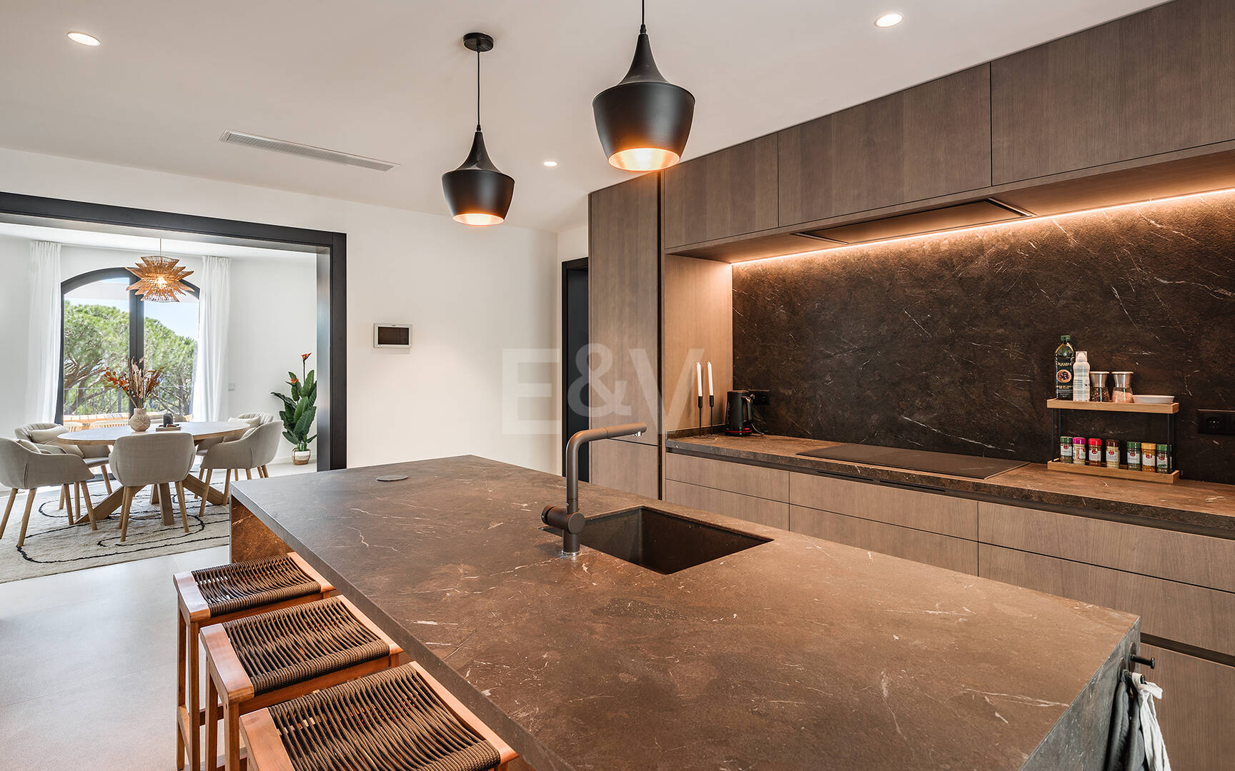 Exquisit modernisierte Luxusvilla mit Meerblick