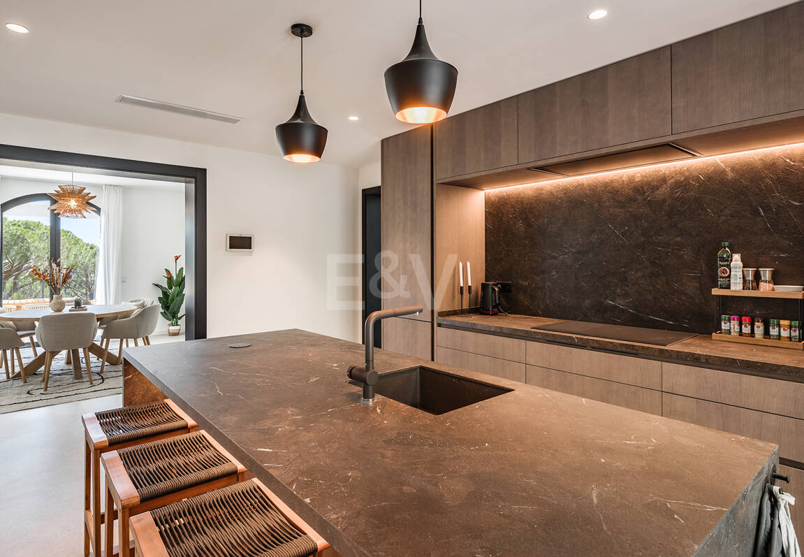 Exquisit modernisierte Luxusvilla mit Meerblick