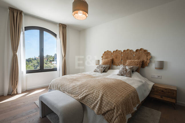 Exquisit modernisierte Luxusvilla mit Meerblick