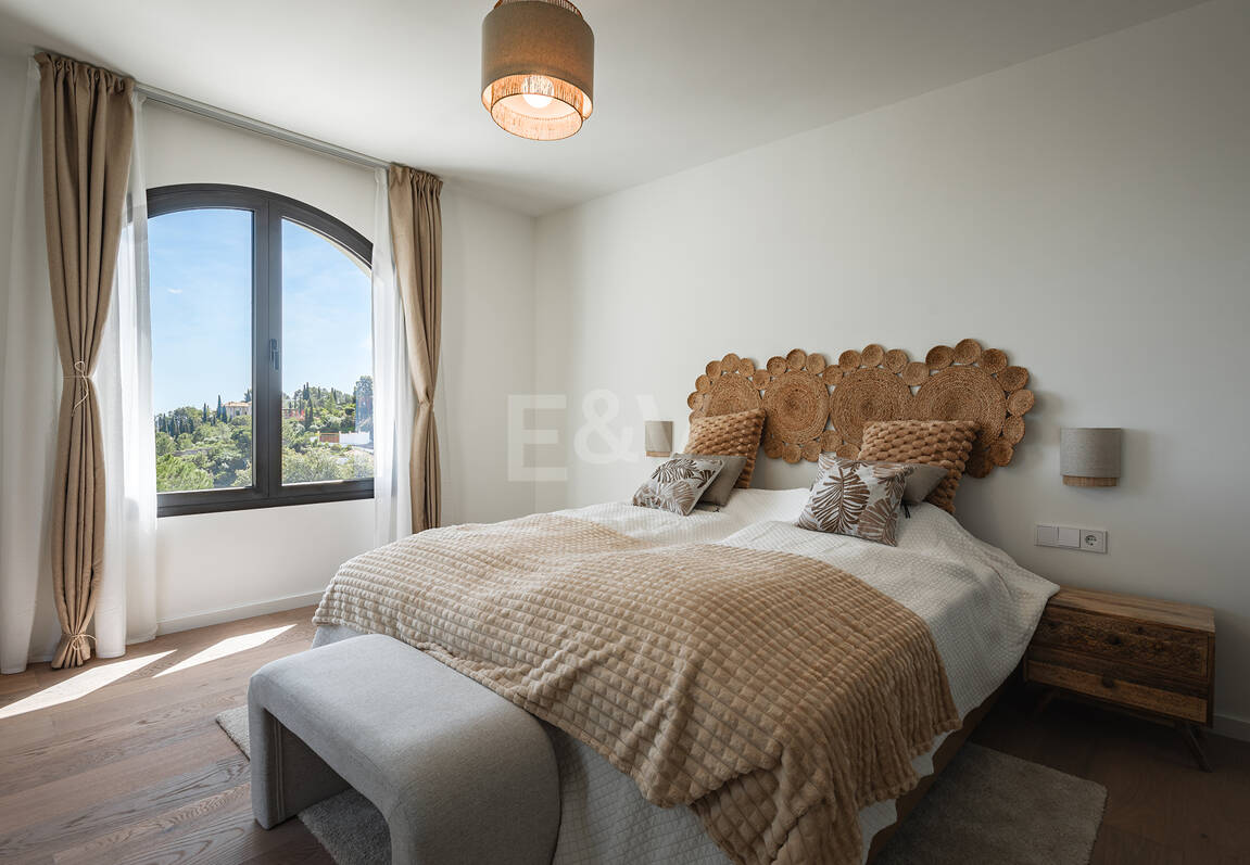 Exquisit modernisierte Luxusvilla mit Meerblick