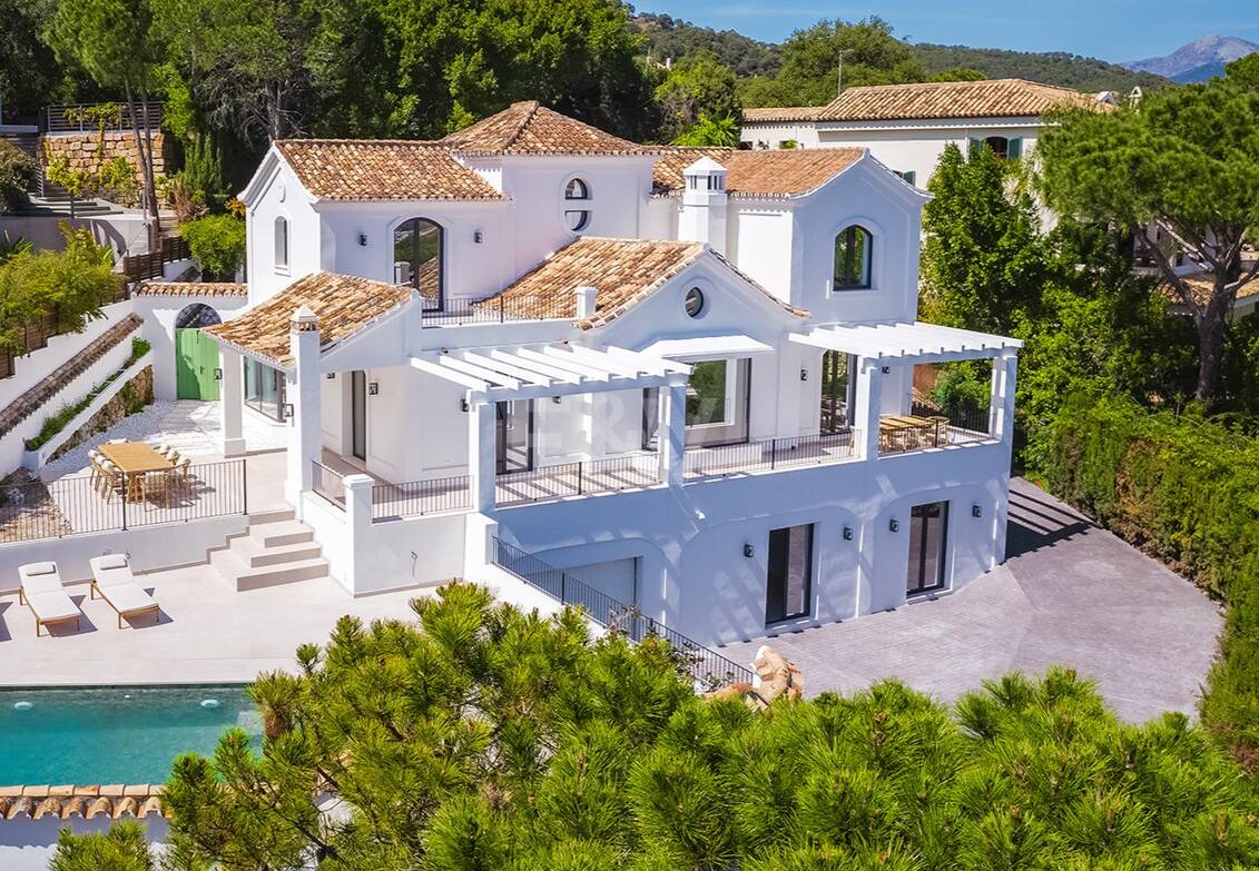 Exquisit modernisierte Luxusvilla mit Meerblick