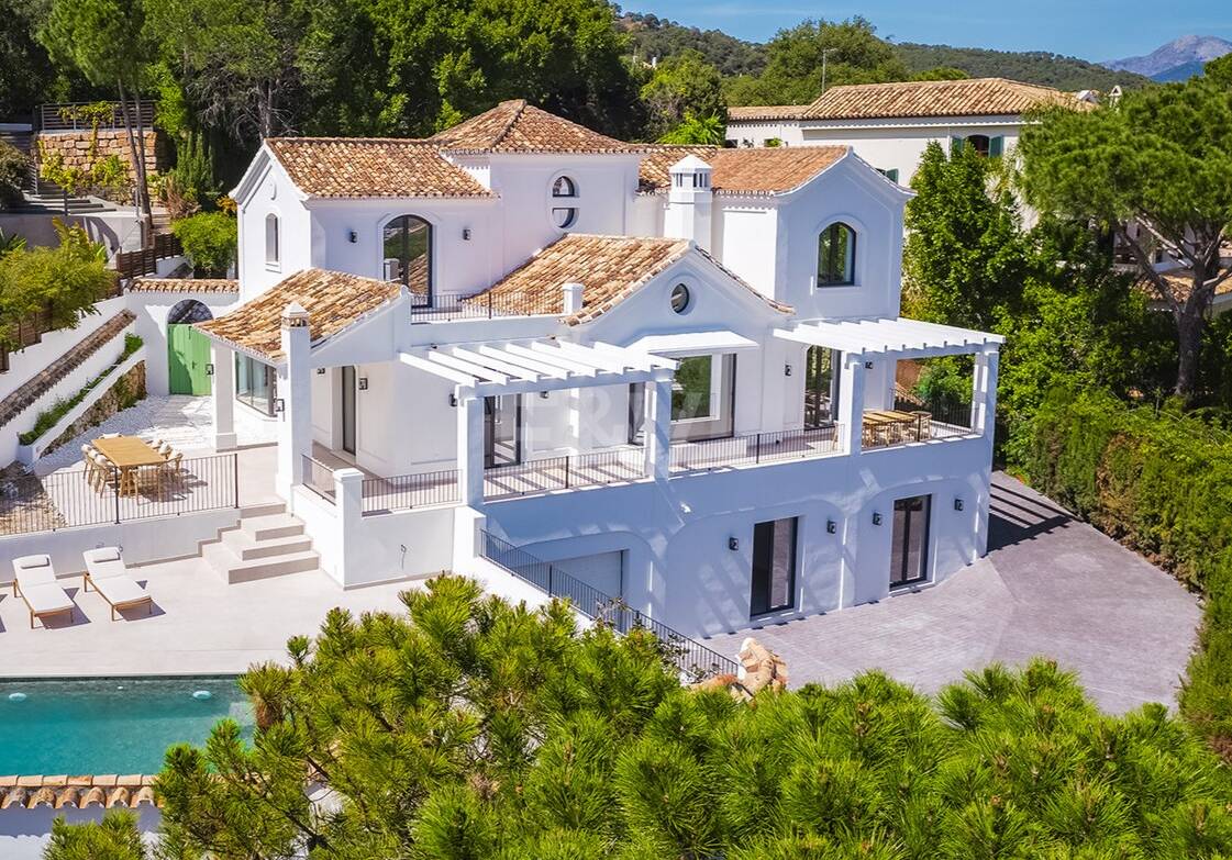 Exquisitely modernized Luxury Villa with Sea Views in El Madroñal