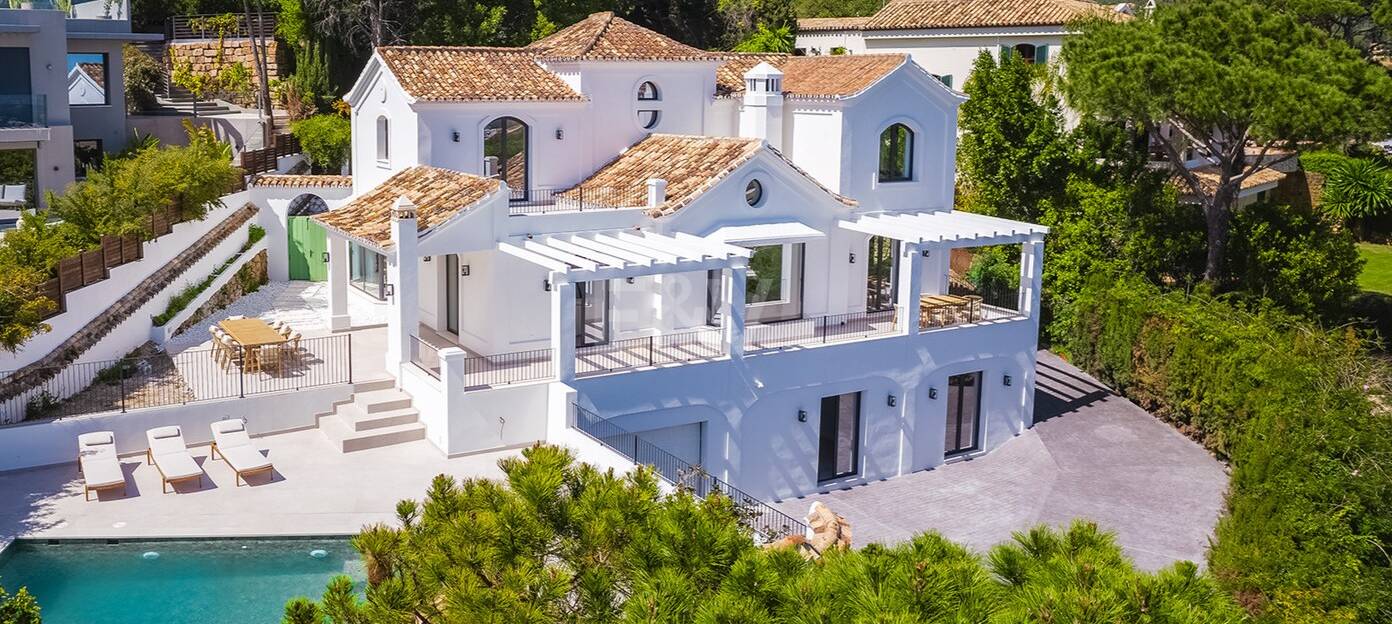 Exquisit modernisierte Luxusvilla mit Meerblick