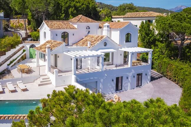 Exquisit modernisierte Luxusvilla mit Meerblick