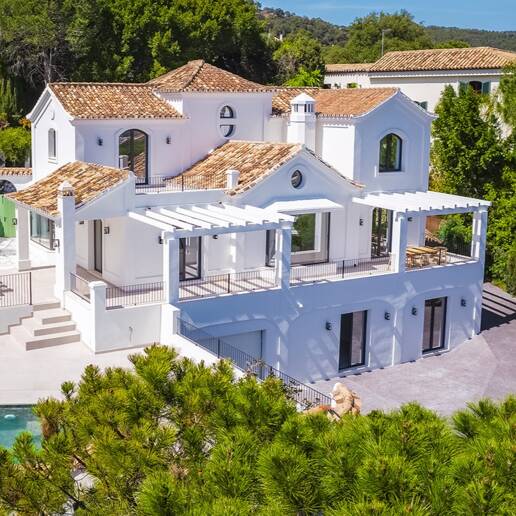 Exquisit modernisierte Luxusvilla mit Meerblick