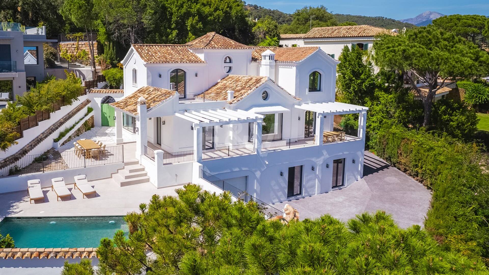 Exquisit modernisierte Luxusvilla mit Meerblick