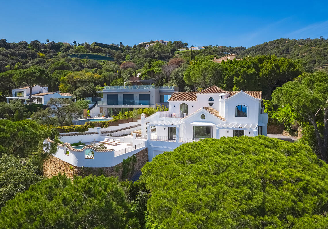 Exquisitely modernized Luxury Villa with Sea Views in El Madroñal