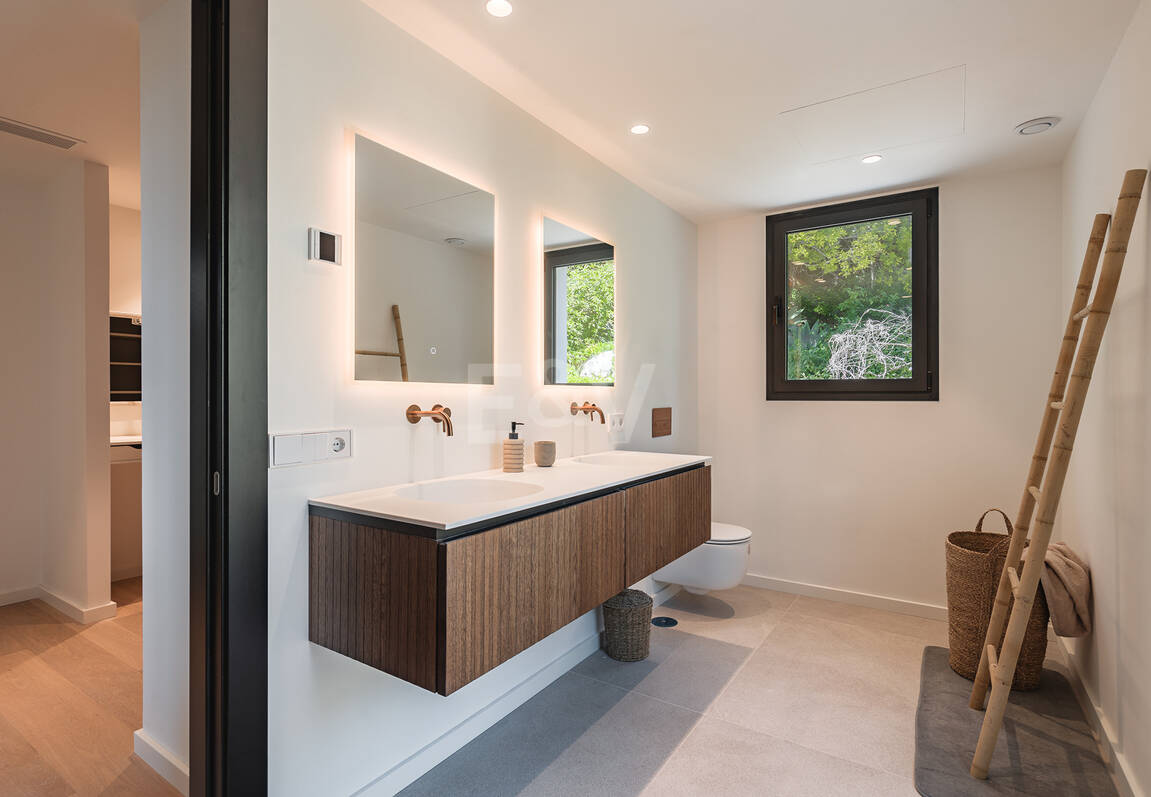 Exquisit modernisierte Luxusvilla mit Meerblick