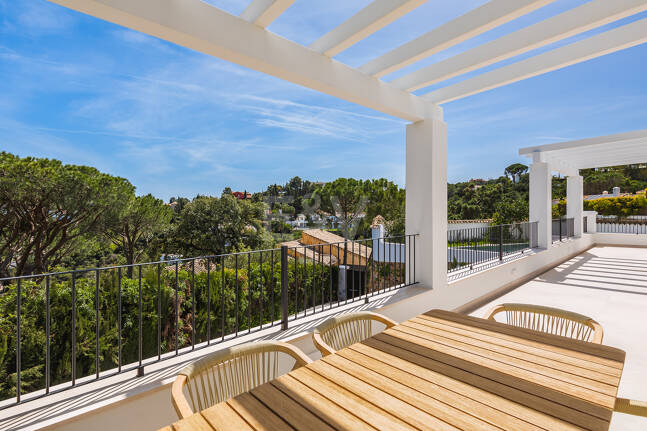 Exquisit modernisierte Luxusvilla mit Meerblick