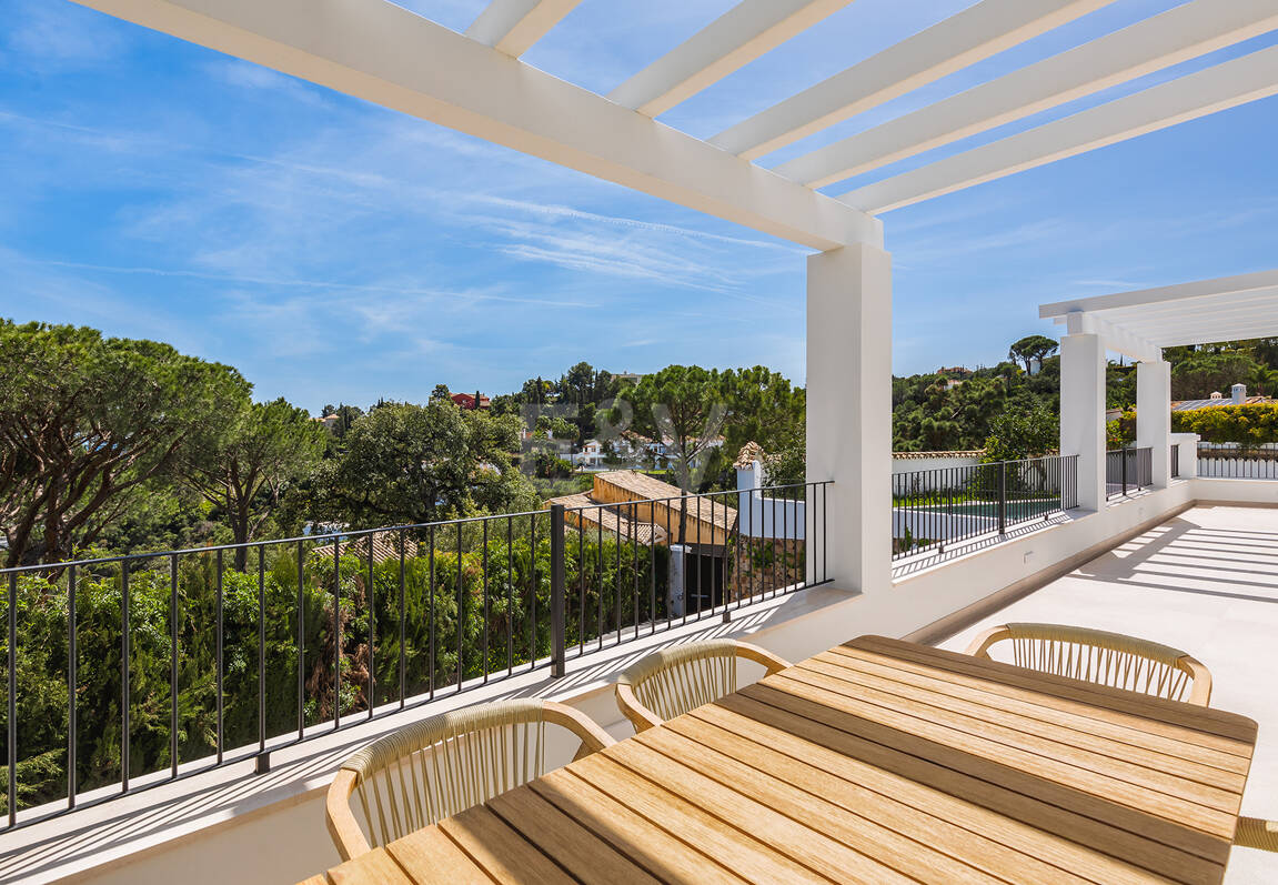 Exquisit modernisierte Luxusvilla mit Meerblick