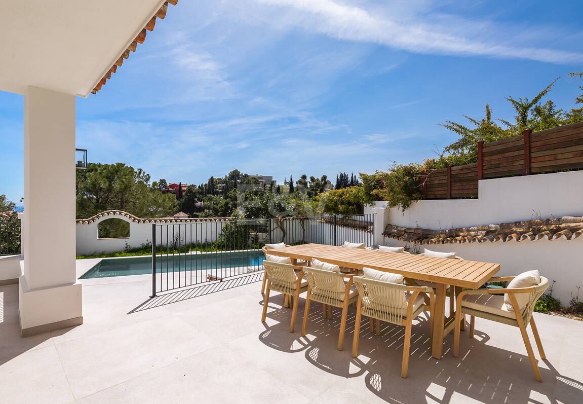 Exquisit modernisierte Luxusvilla mit Meerblick