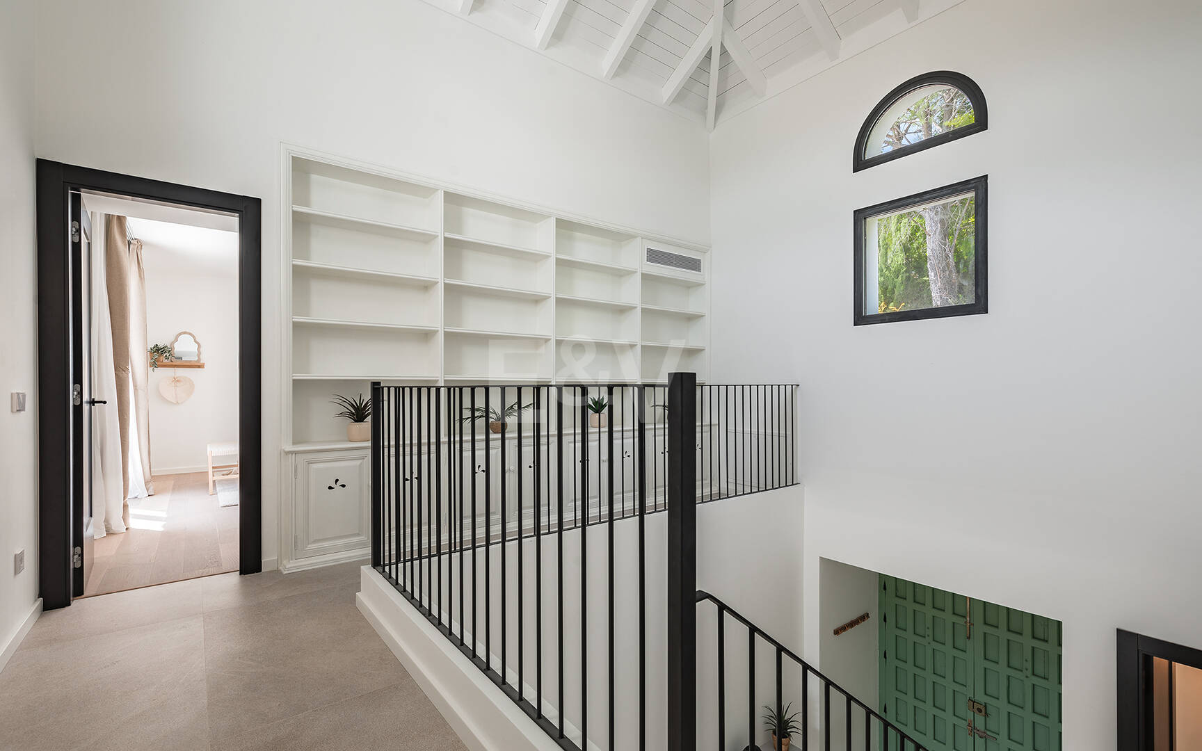 Exquisit modernisierte Luxusvilla mit Meerblick