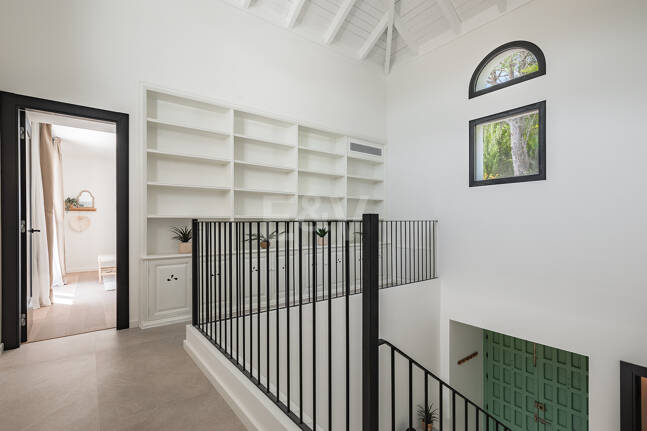 Exquisit modernisierte Luxusvilla mit Meerblick