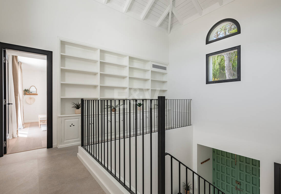 Exquisit modernisierte Luxusvilla mit Meerblick