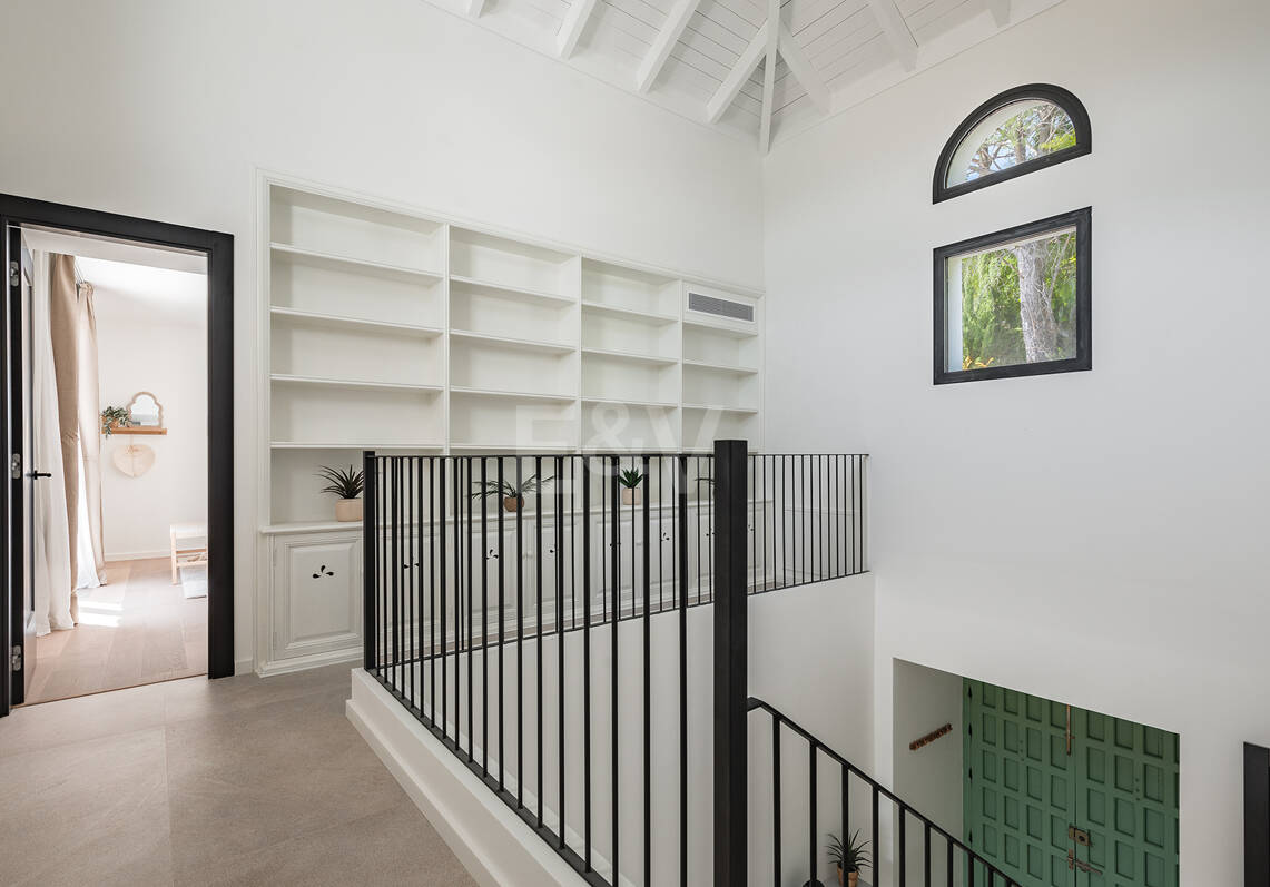 Exquisitely modernized Luxury Villa with Sea Views in El Madroñal
