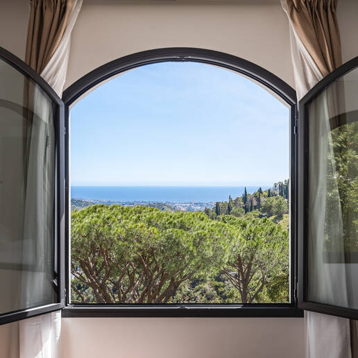 Exquisit renovierte Luxusvilla mit Meerblick