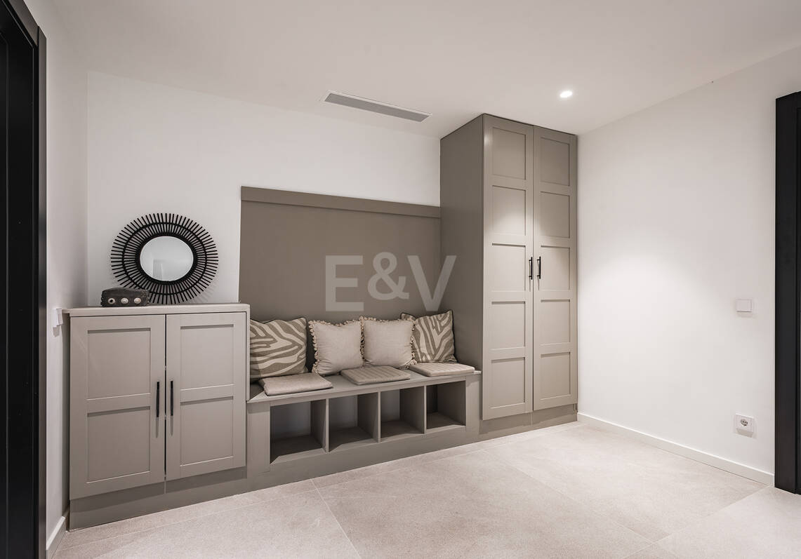 Exquisitely modernized Luxury Villa with Sea Views in El Madroñal