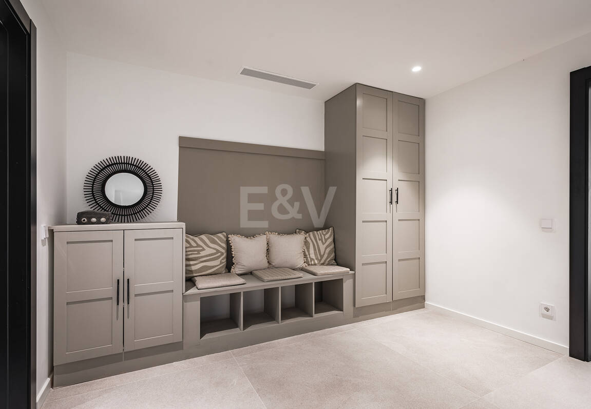 Exquisit modernisierte Luxusvilla mit Meerblick